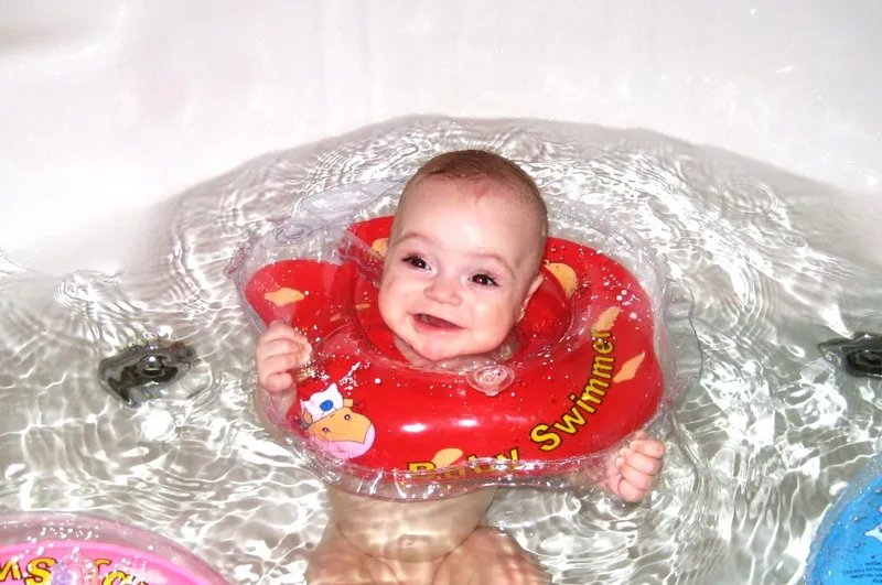 BabySwimmer - уникальные круги для купания младенцев от 0 ло 3 лет.