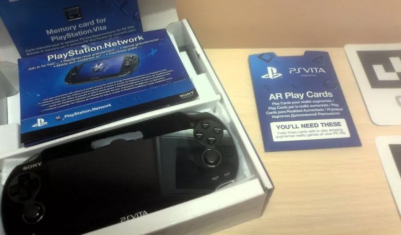 PS Vita+4Gb+3 игры+6 карт виртуальной реальности (новая)